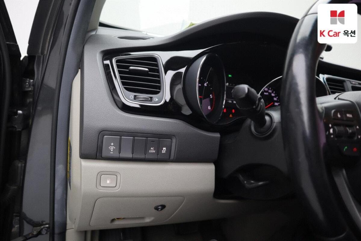 Kia Carnival (2016)