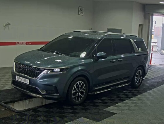 Kia Carnival (2023)