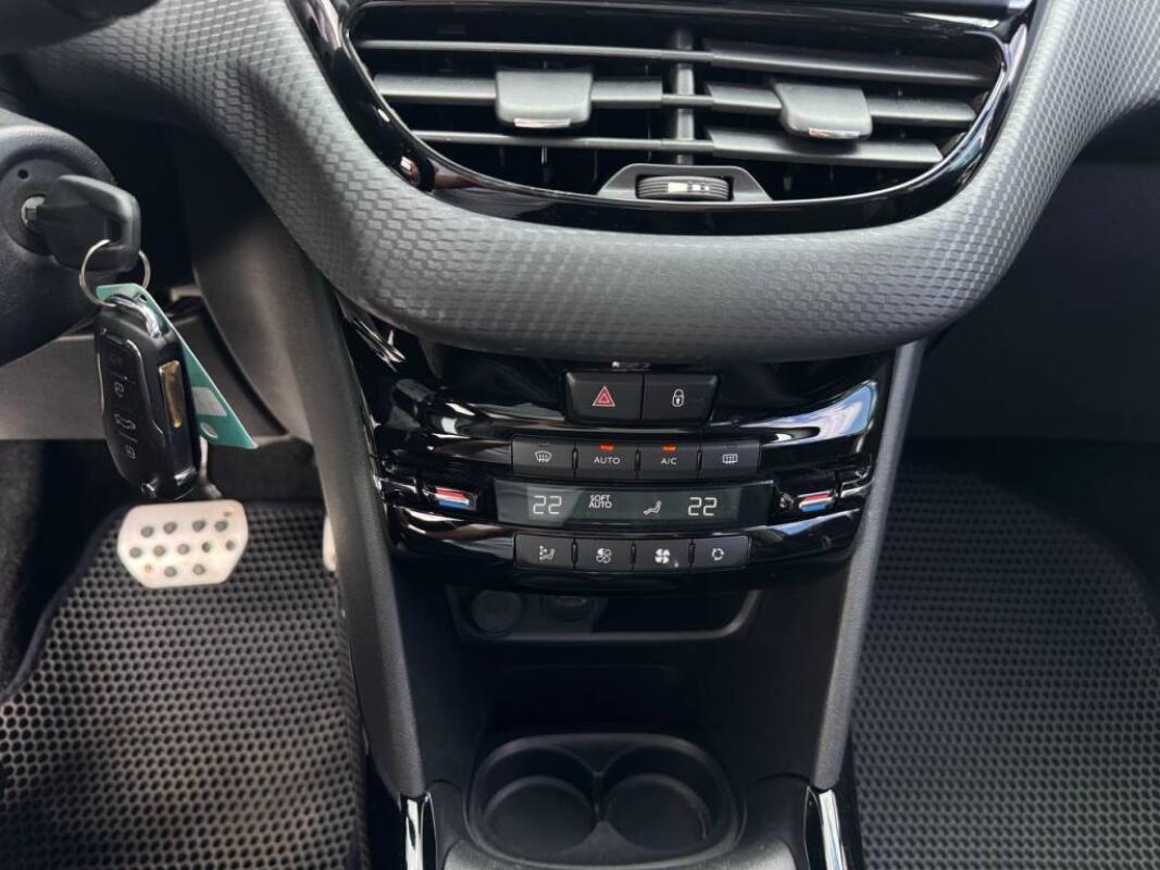 Peugeot 2008 (2015)