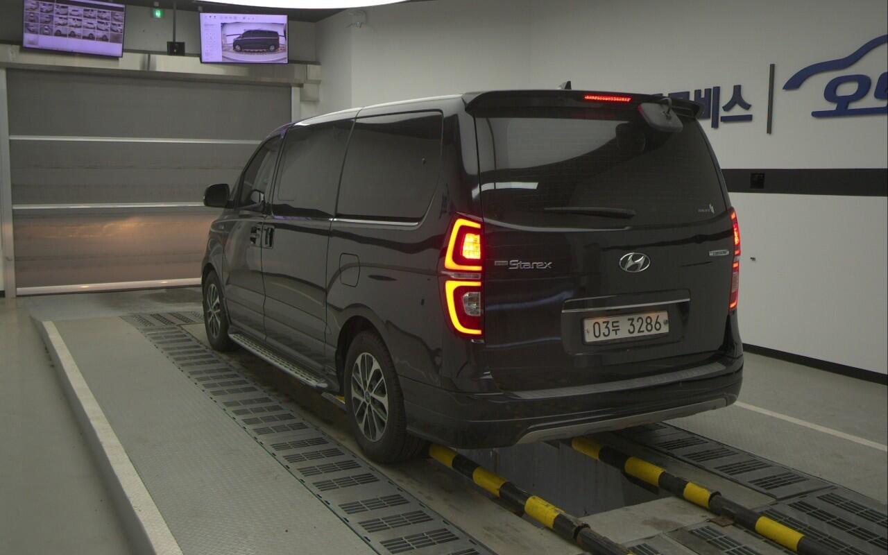 Hyundai Grand Starex (2019)