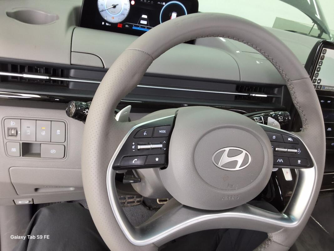 Hyundai Staria (2024)