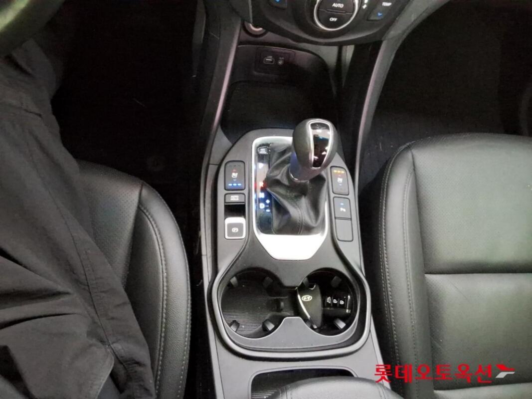 Hyundai SantaFe (2017)