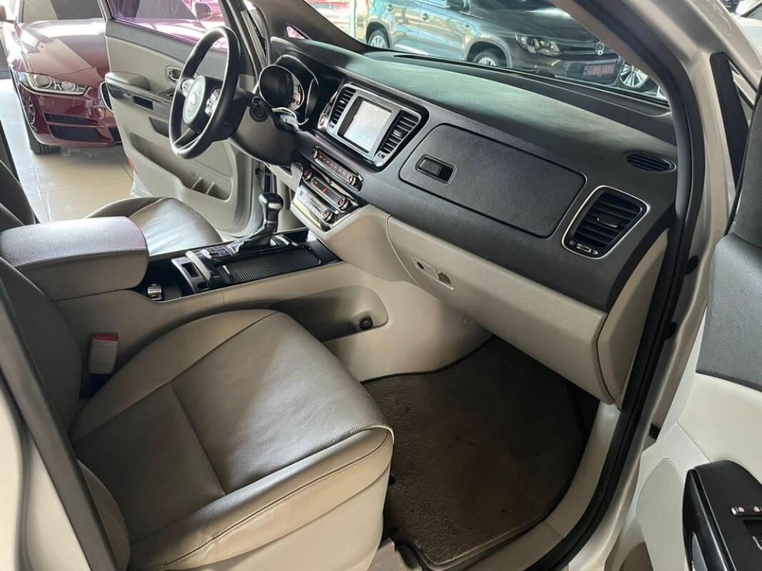 Kia Carnival (2016)