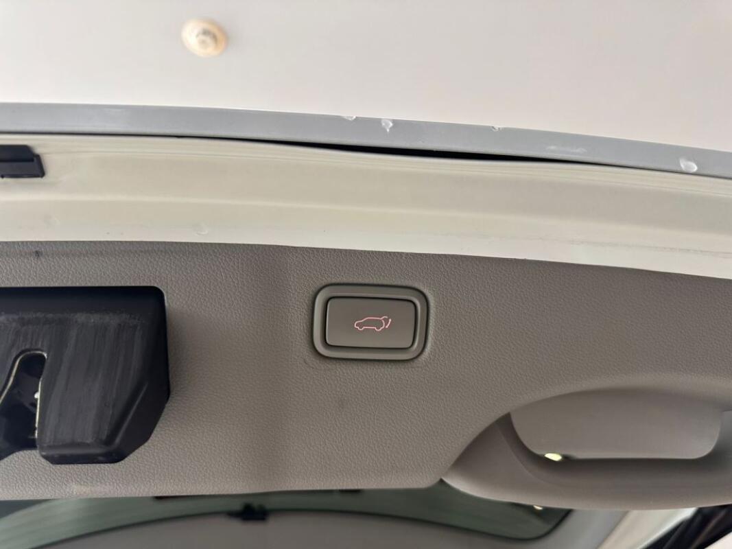 Kia Carnival (2016)