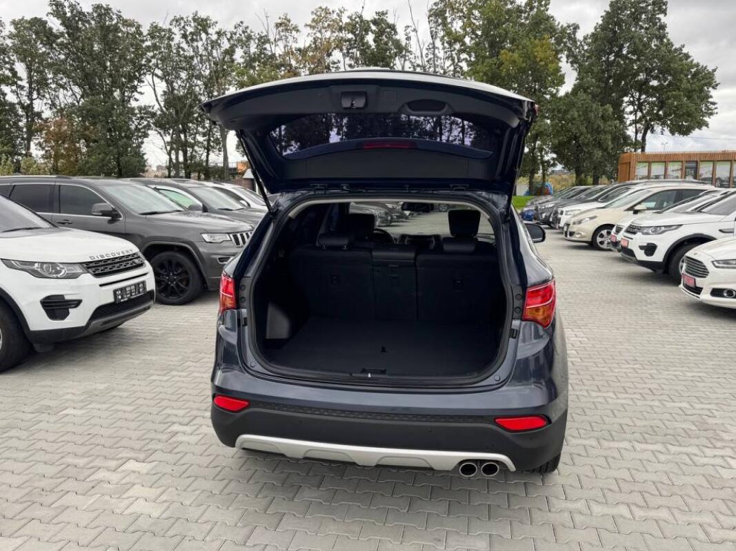 Hyundai SantaFe (2015) Hyundai SantaFe (2015)