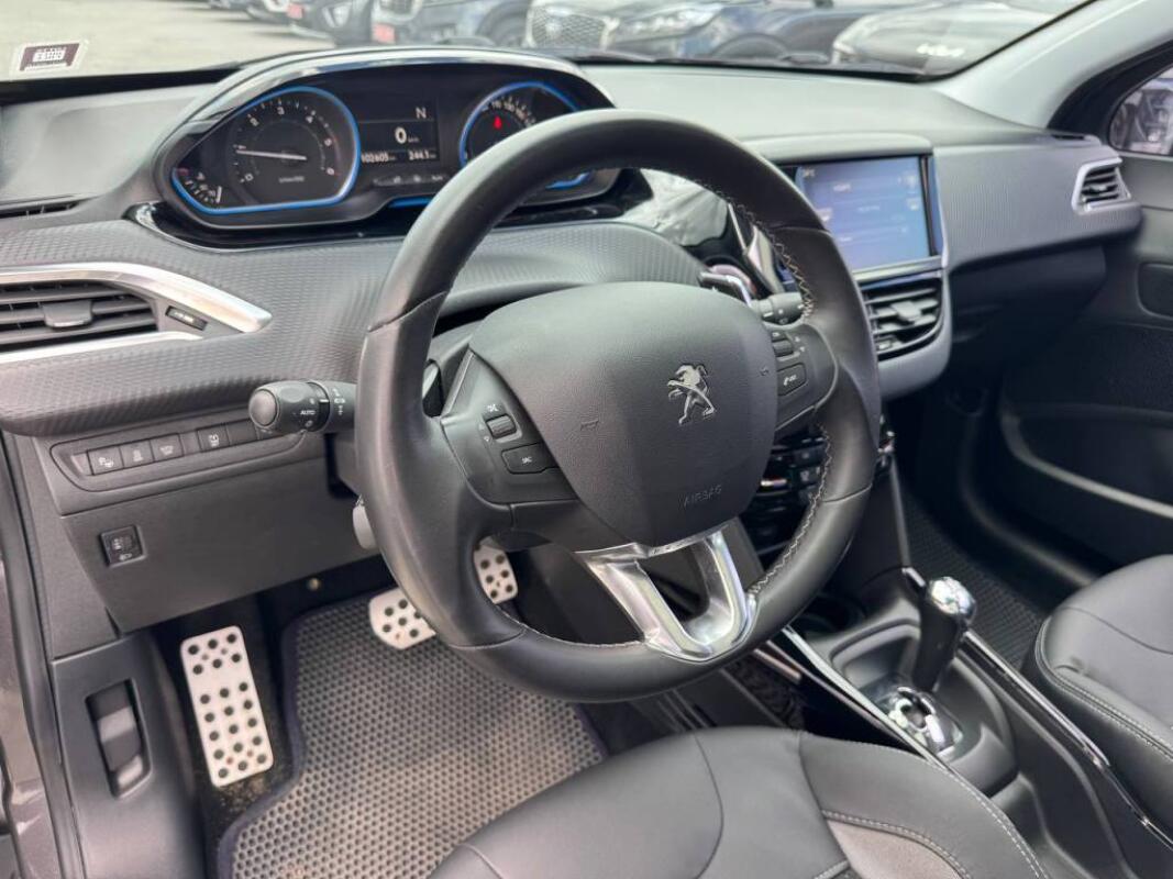 Peugeot 2008 (2015)