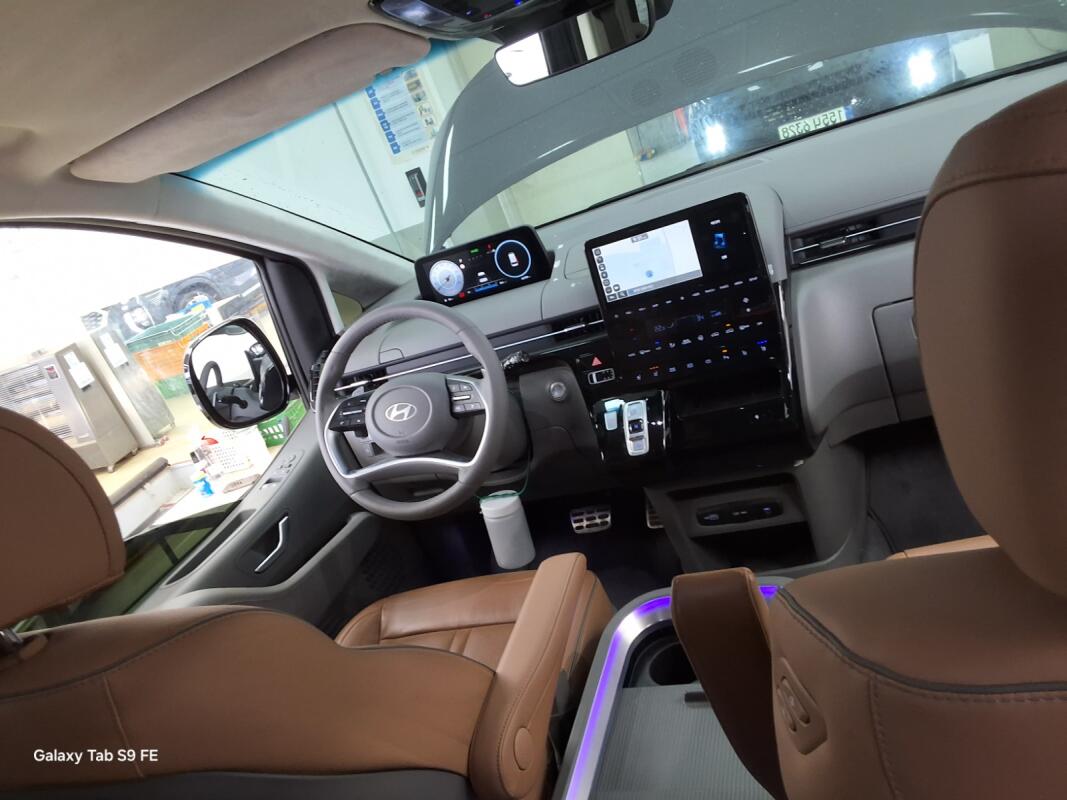 Hyundai Staria (2024)