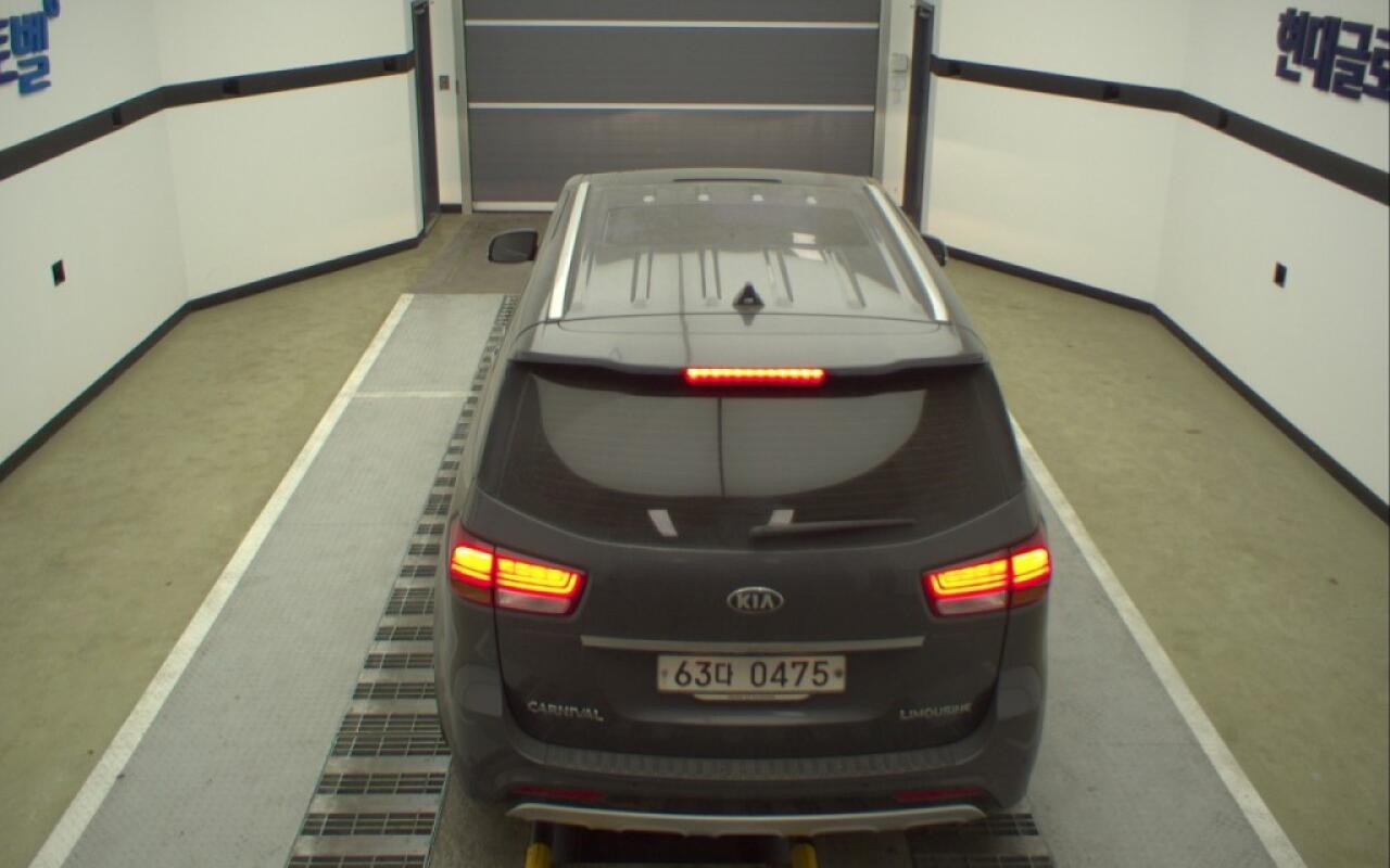 Kia Carnival (2016)
