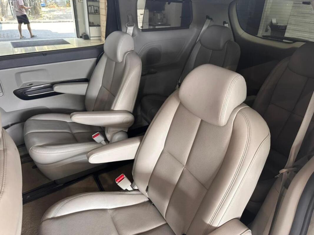 Kia Carnival (2016)