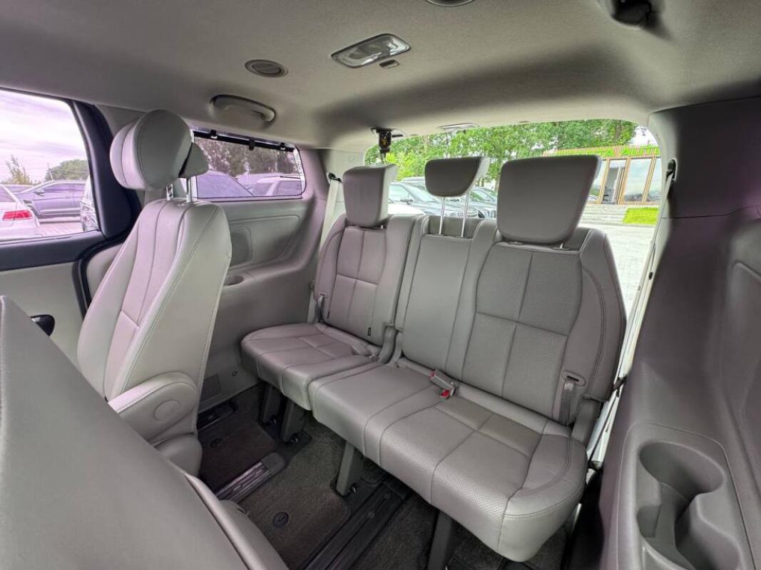 Kia Carnival (2016)