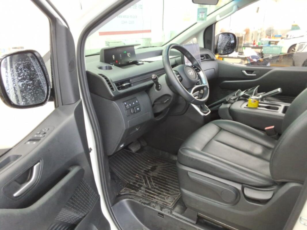 Hyundai Staria (2024)