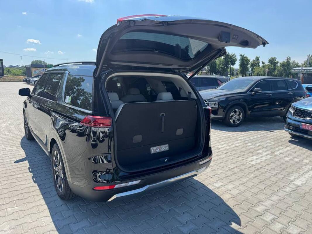 Kia Carnival (2023)