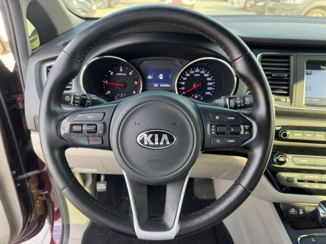 Kia Carnival (2016)