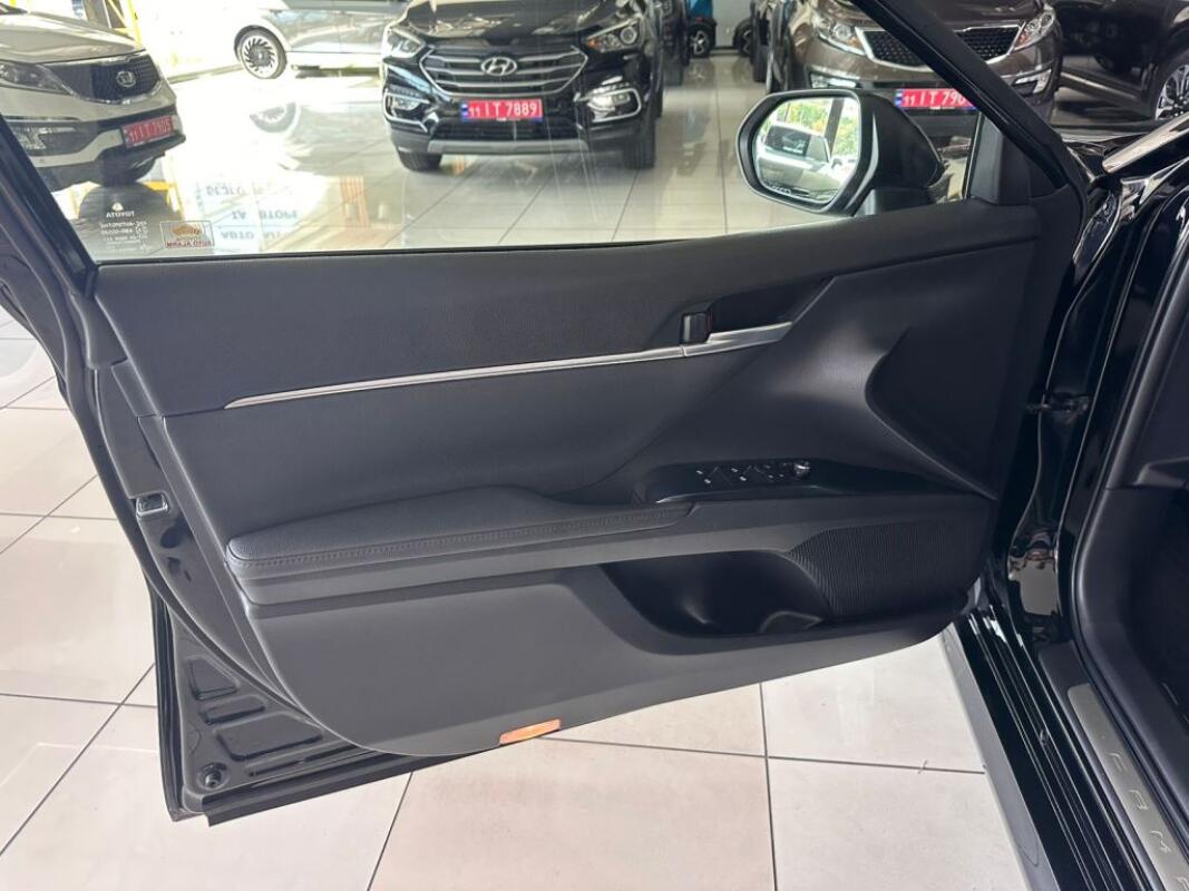 Toyota Camry (2020)
