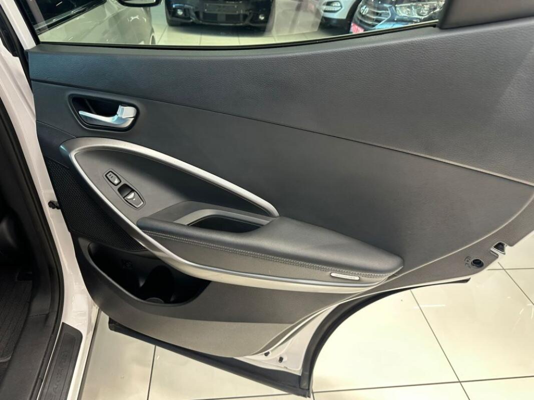 Hyundai SantaFe (2016)