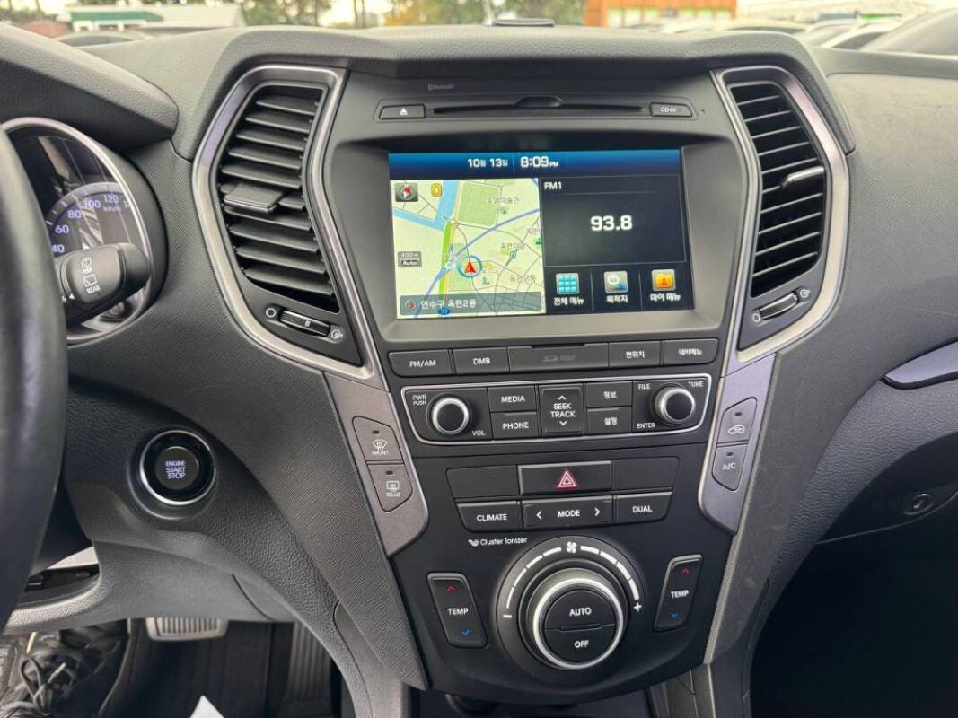 Hyundai SantaFe (2015) Hyundai SantaFe (2015)