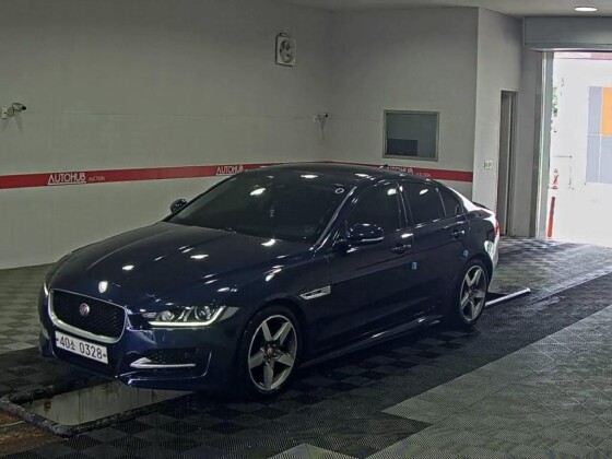Jaguar XE (2016)