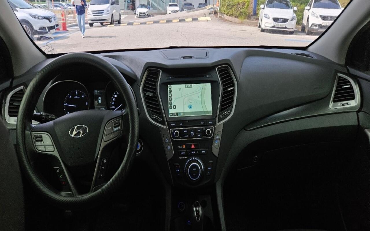 Hyundai SantaFe (2015) Hyundai SantaFe (2015)