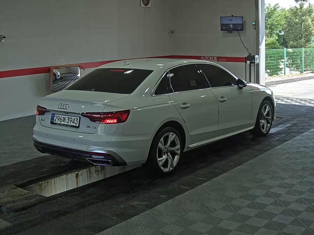 Audi	A4 (2020)