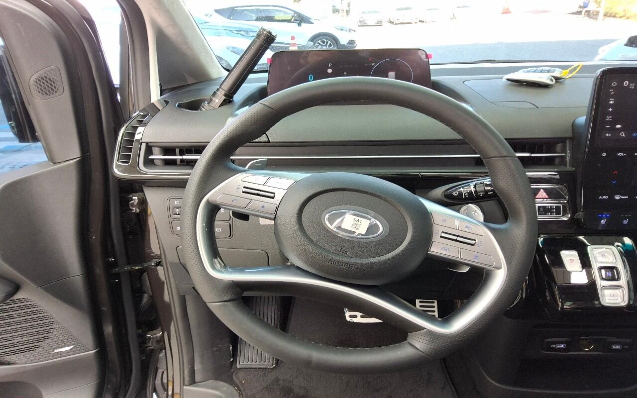 Hyundai Staria (2023)