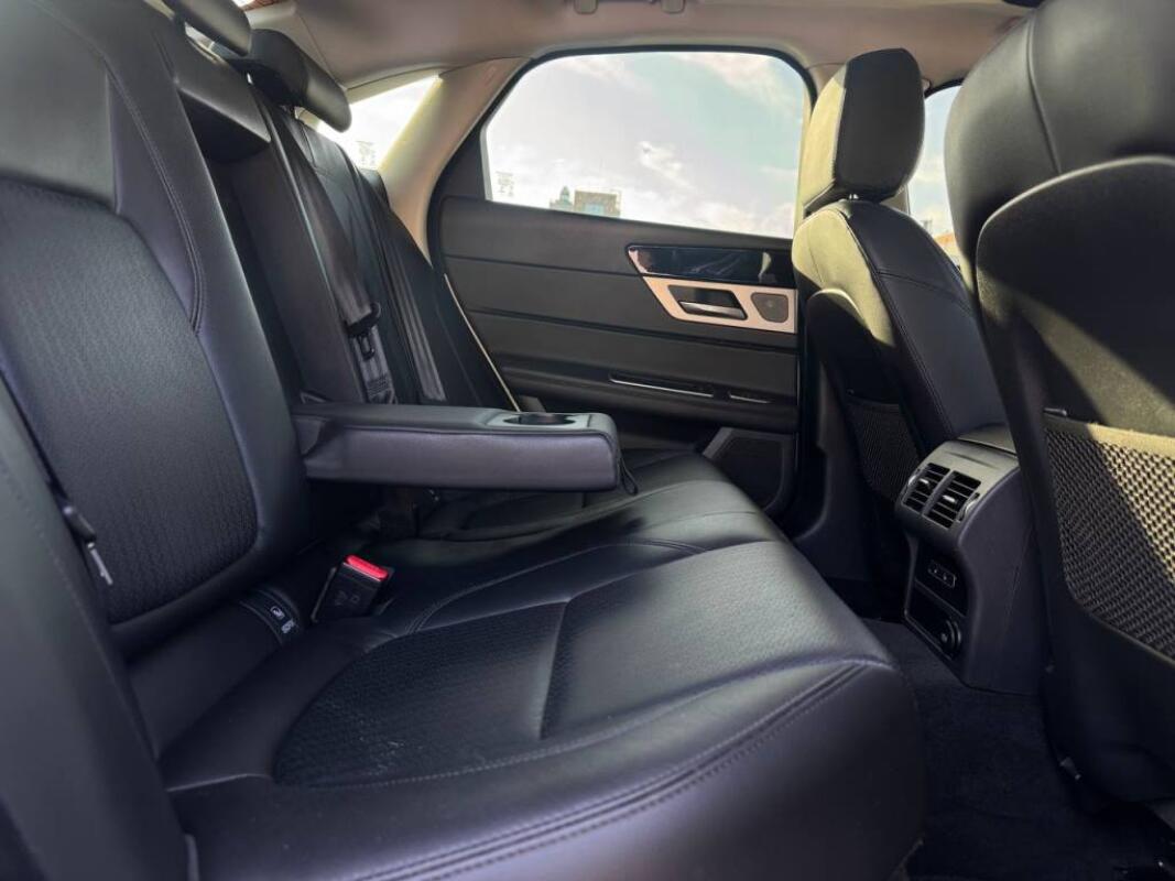 Jaguar XF (2016)