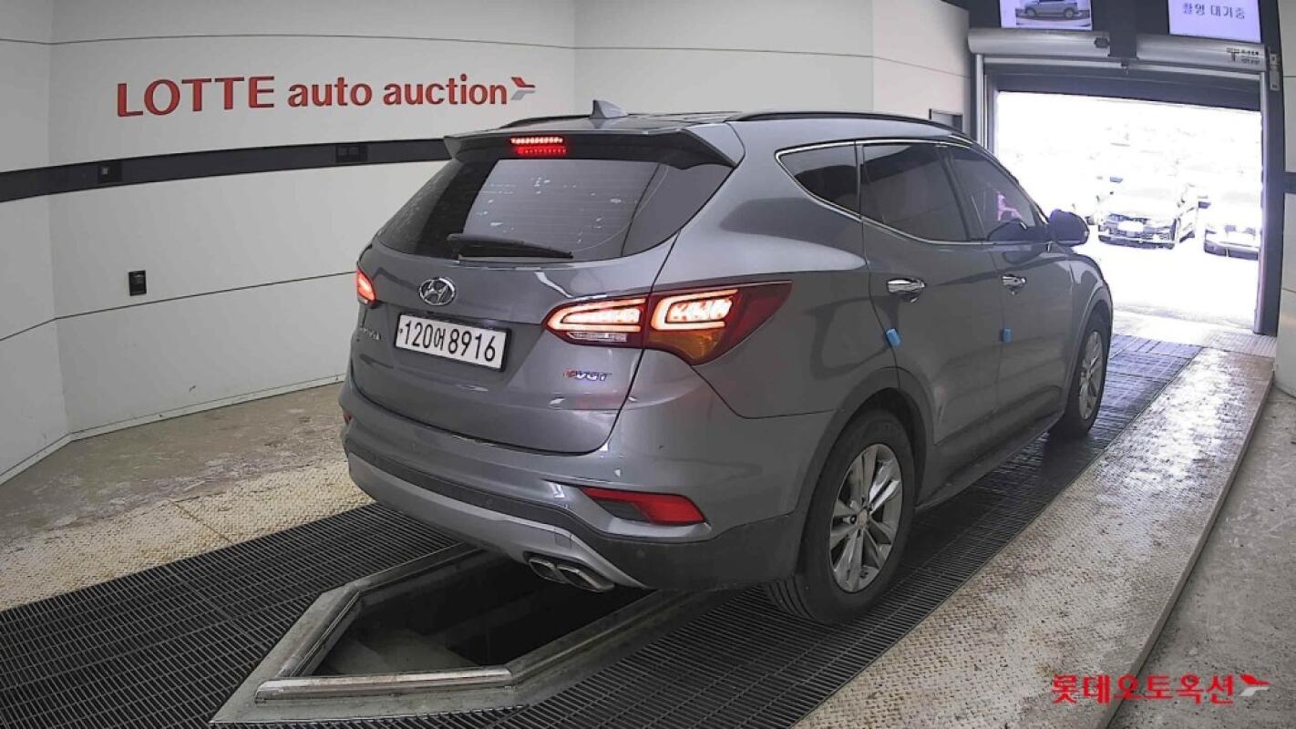 Hyundai SantaFe (2016)