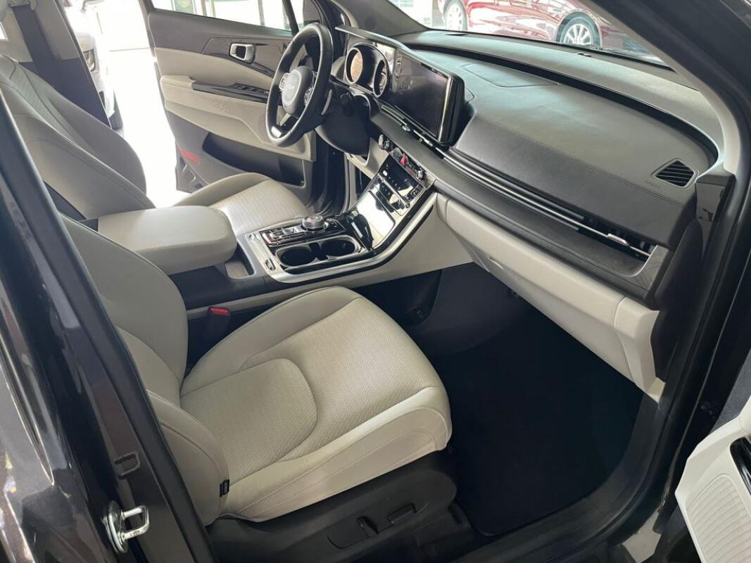 Kia Carnival (2023)