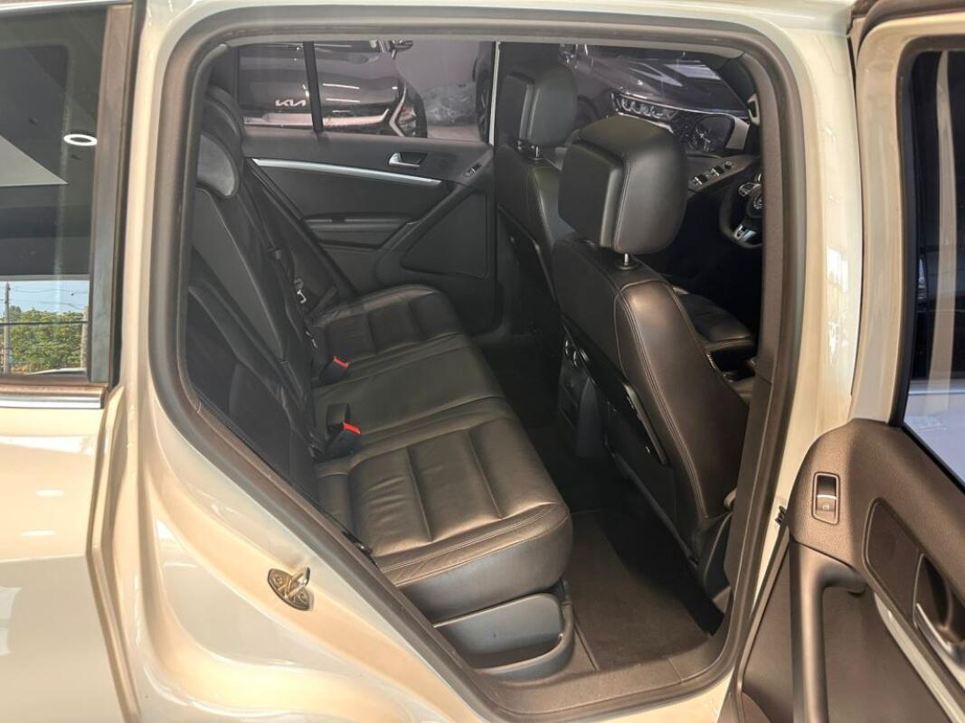 Volkswagen Tiguan (2015)