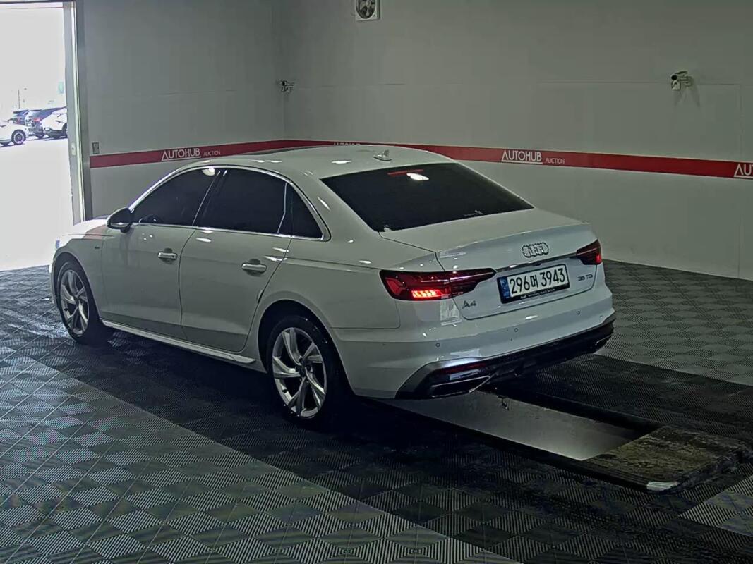 Audi	A4 (2020)