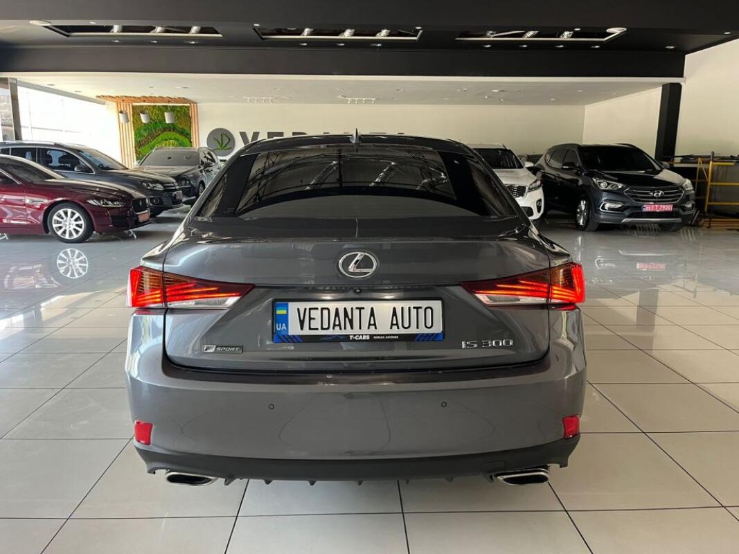 Lexus IS300 (2017)