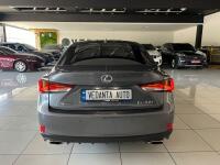 Lexus IS300 (2017)