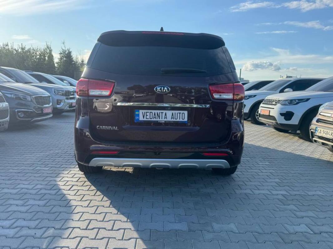 Kia Carnival (2016)