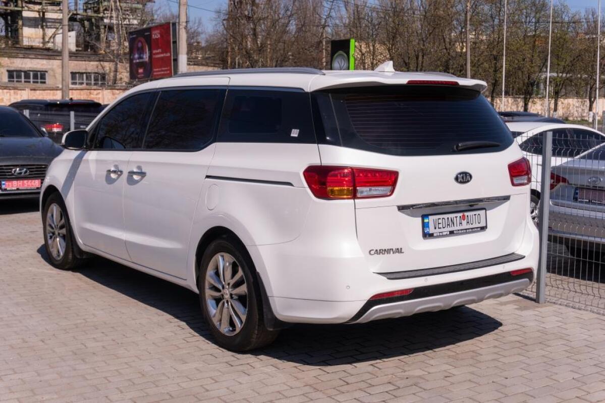 Kia carnival 2016 года