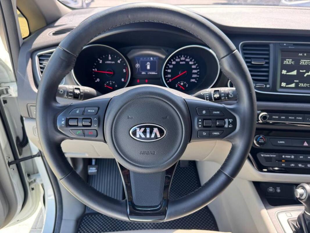 Kia Carnival (2014)