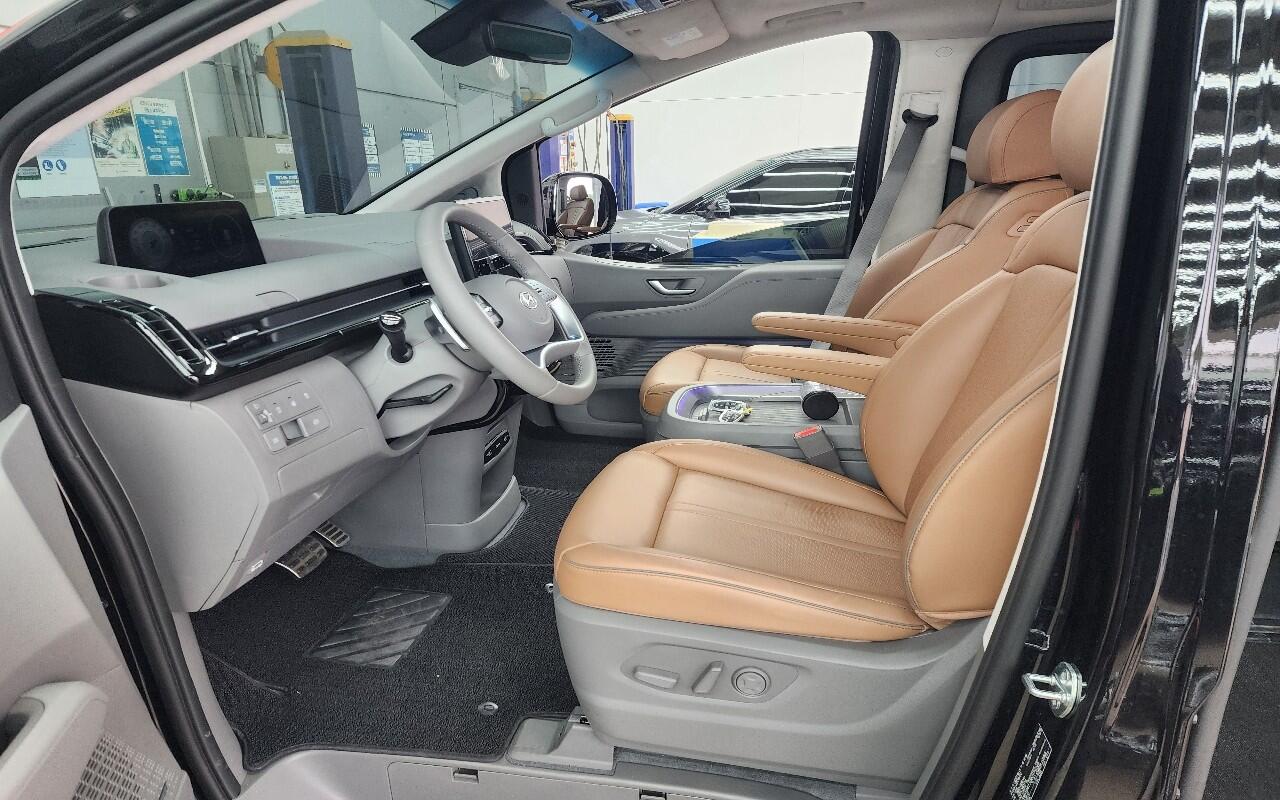 Hyundai Staria (2024)